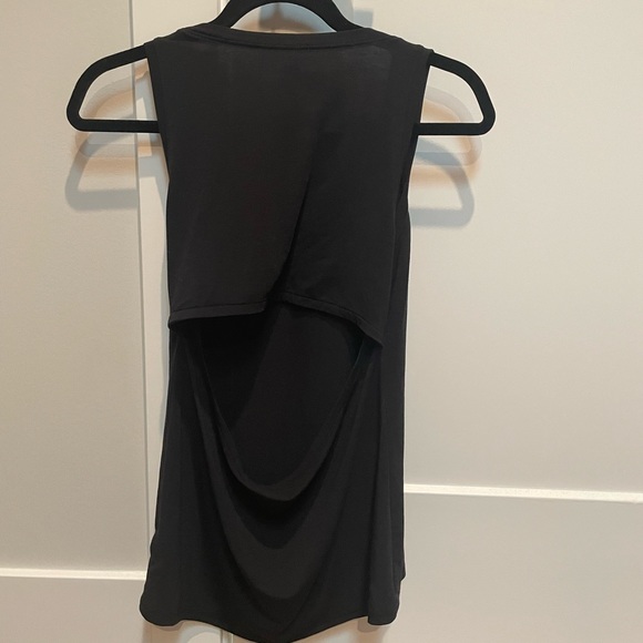 Gap fit breathe tank top open back - Picture 2 of 2
